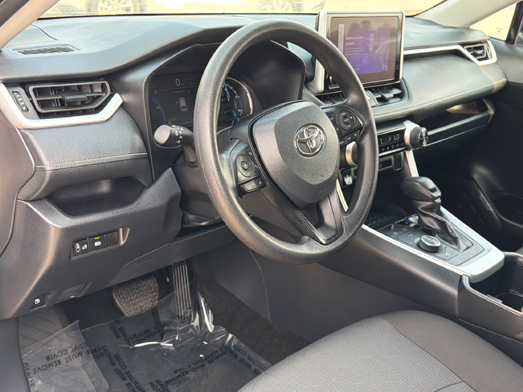 Used 2025 Toyota RAV4 XLE AWD/4WD image 19