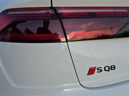 Used 2025 Audi SQ8 Premium Plus w/ S Sport Package image 36