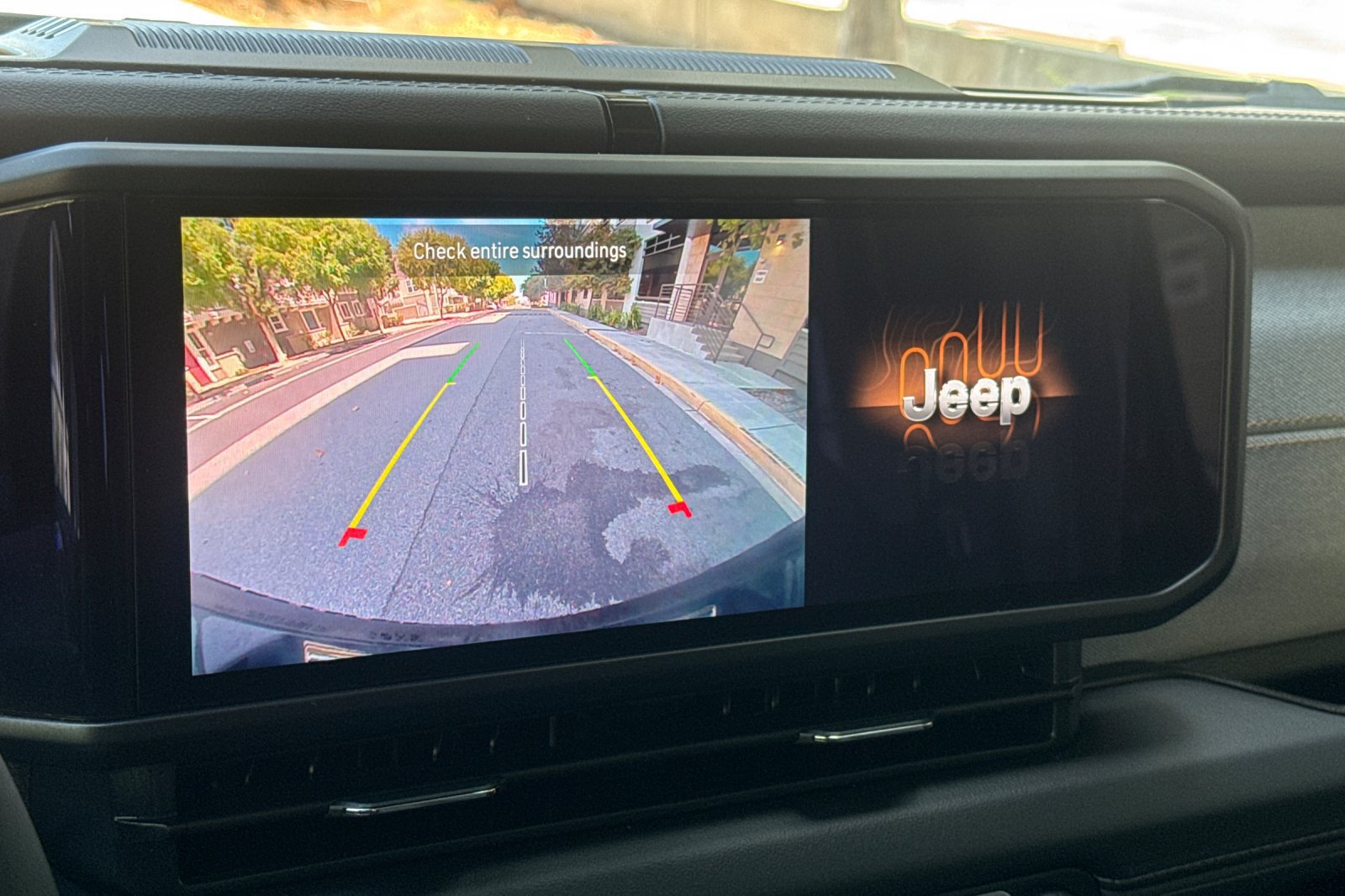 Used 2025 Jeep Wrangler Unlimited Sahara AWD/4WD image 19