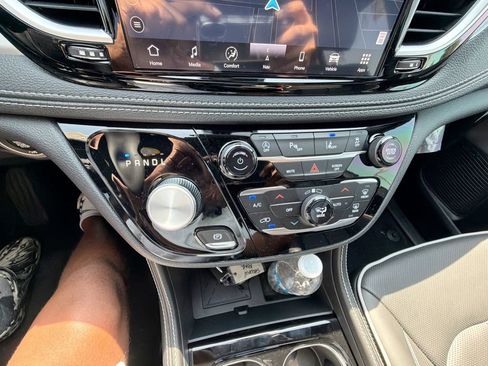 New 2026 Chrysler Pacifica Limited w/ Uconnect Theater Family Group FWD image 17