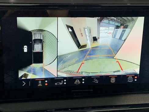 Used 2024 GMC Sierra 2500 AT4 w/ AT4 Premium Plus Package image 7