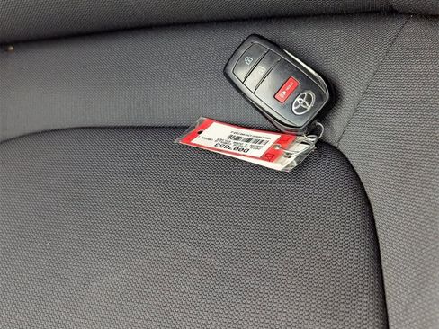 Used 2022 Toyota Corolla Cross LE image 33