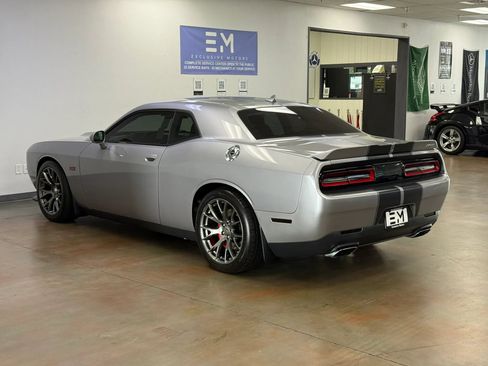 Used 2016 Dodge Challenger SRT w/ Technology Group RWD image 4