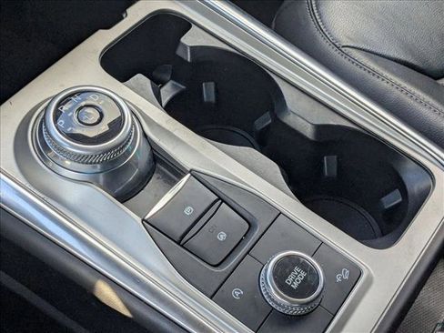 Used 2023 Ford Explorer Limited image 11