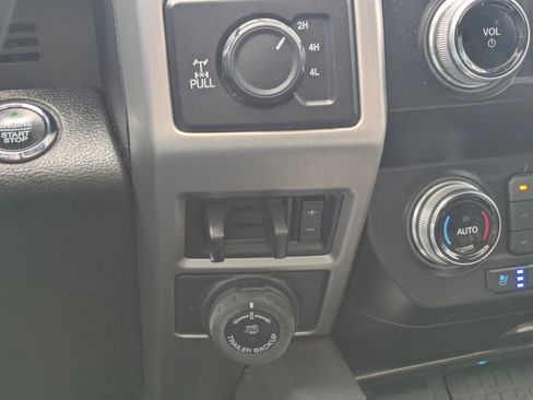 Used 2021 Ford F250 Platinum w/ FX4 Off-Road Package AWD/4WD image 29