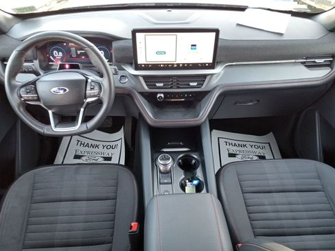Used 2025 Ford Explorer ST-Line w/ ST-Line Street Pack AWD/4WD image 18