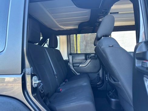 Used 2018 Jeep Wrangler Unlimited Sport S AWD/4WD image 32