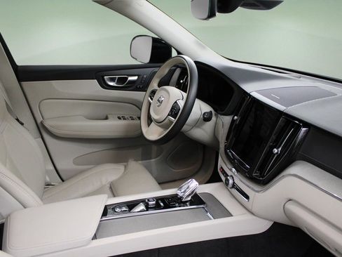 Certified 2023 Volvo XC60 B5 Ultimate w/ Climate Package image 33