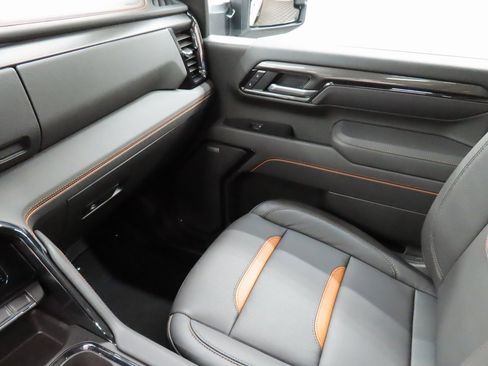 Used 2026 GMC Sierra 2500 AT4 image 30