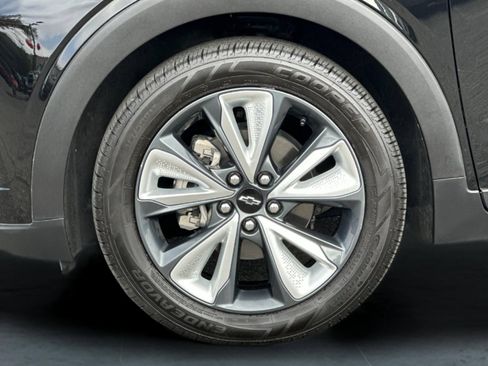 Used 2022 Chevrolet Bolt EUV LT w/ Convenience Package image 25