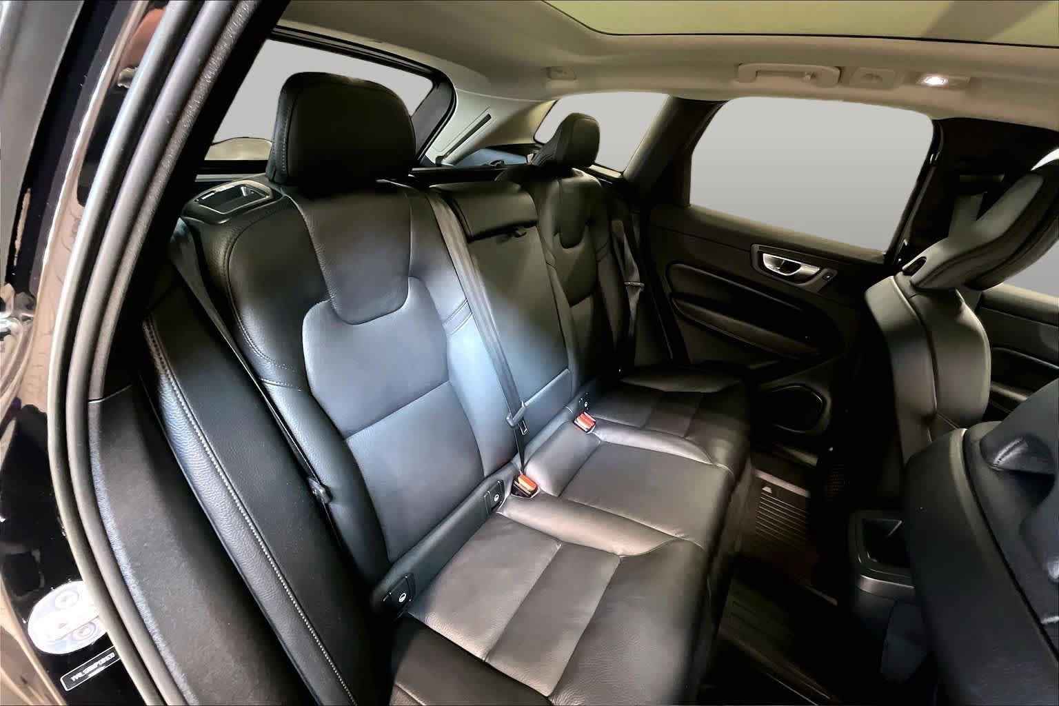 Used 2023 Volvo XC60 B5 Plus w/ Climate Package AWD/4WD image 19
