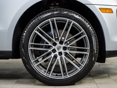 New 2026 Porsche Macan Base image 39