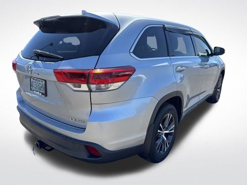 Used 2017 Toyota Highlander Plus AWD/4WD image 7