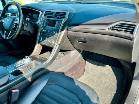 Used 2017 Ford Fusion SE image 26