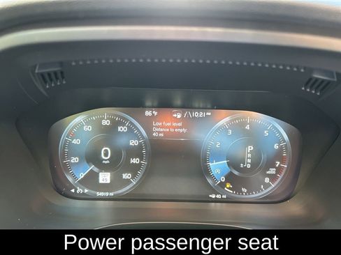 Used 2020 Volvo XC60 T5 Momentum image 24