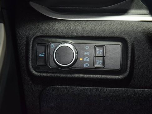 Used 2022 Ford Explorer XLT image 34