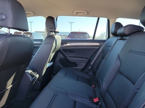 Used 2017 Volkswagen Golf Alltrack S image 12