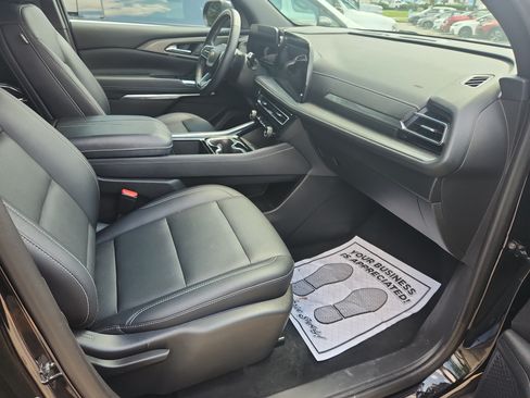 Used 2025 Chevrolet Traverse LT FWD image 23