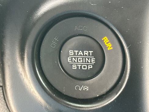 Used 2023 Jeep Gladiator Willys image 35