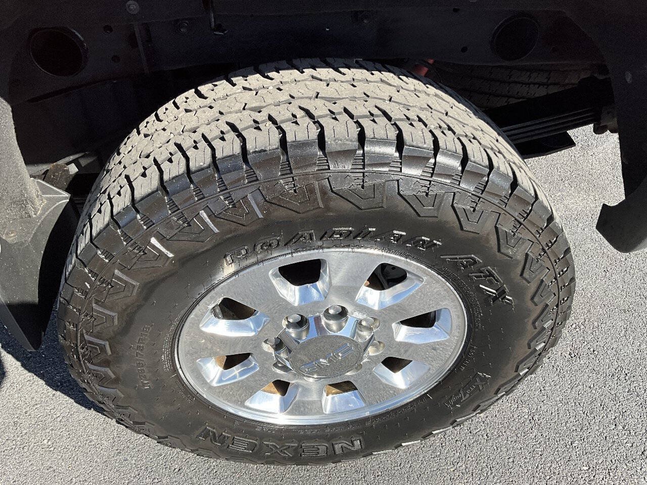 Used 2015 GMC Sierra 2500 SLT w/ Duramax Plus Package AWD/4WD image 19