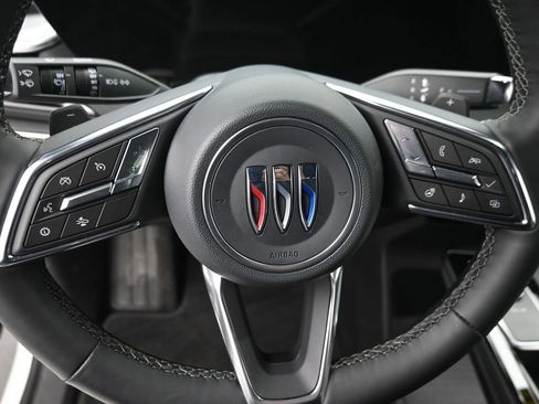 Used 2025 Buick Enclave Preferred image 16