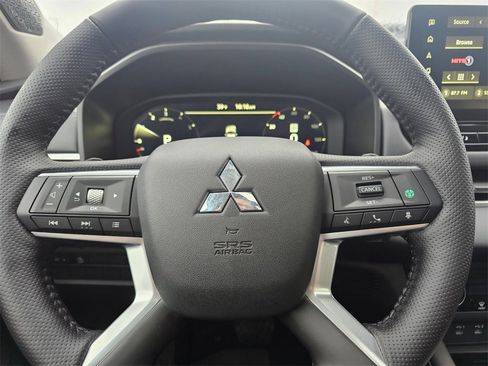 New 2026 Mitsubishi Outlander SE image 17