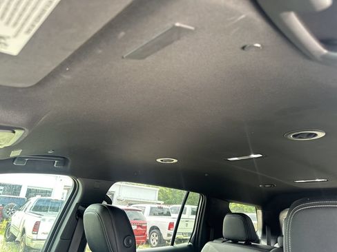Used 2026 Chevrolet Traverse LT FWD image 32