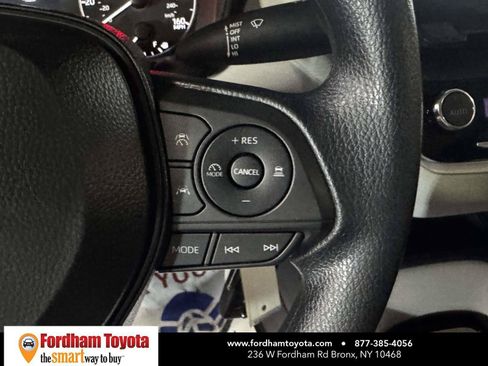Used 2025 Toyota Corolla LE FWD image 21