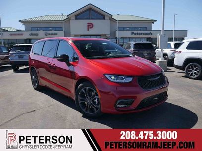 New 2026 Chrysler Pacifica Select