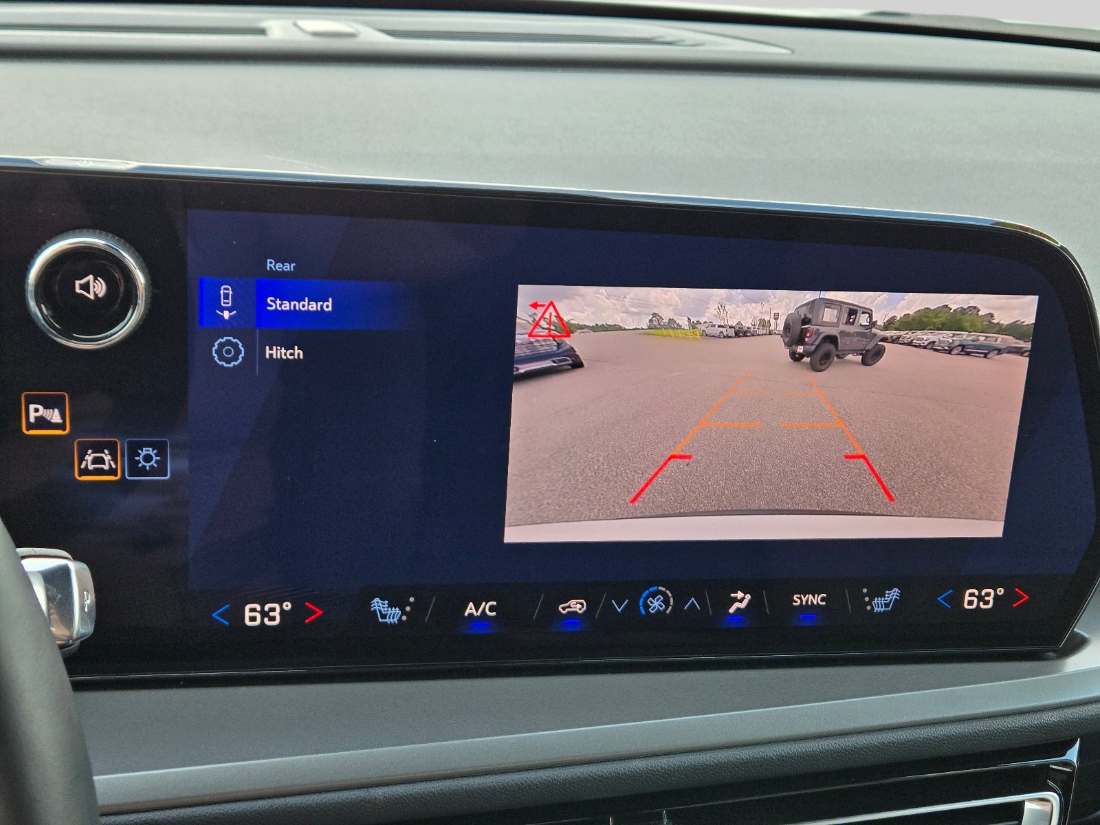Used 2026 Chevrolet Traverse LT FWD image 27