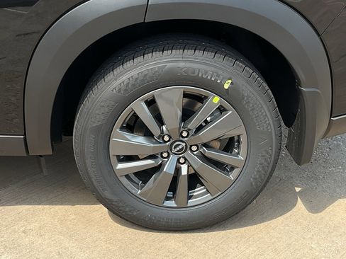 New 2025 Nissan Pathfinder SV w/ Black Appearance Package image 8