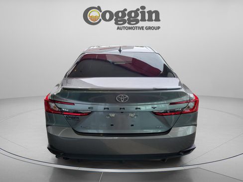 Certified 2025 Toyota Camry SE image 3