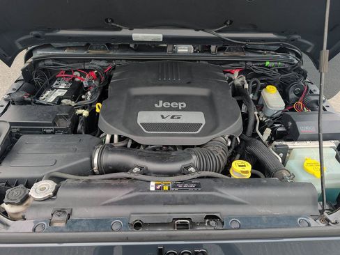 Used 2018 Jeep Wrangler Unlimited Sahara AWD/4WD image 28