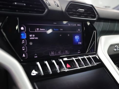 Used 2020 Lamborghini Urus AWD/4WD image 34