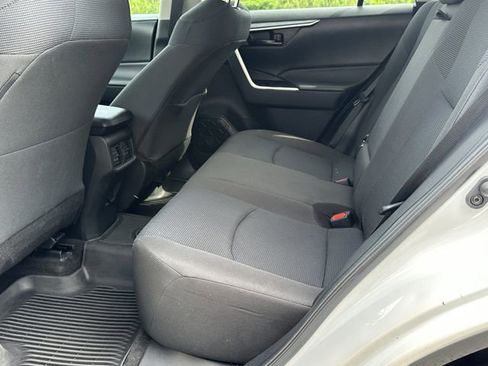 Used 2022 Toyota RAV4 LE FWD image 22