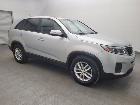 Used 2015 Kia Sorento LX image 11
