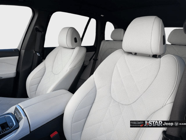 Used 2024 BMW X5 sDrive40i w/ M Sport Package RWD image 11