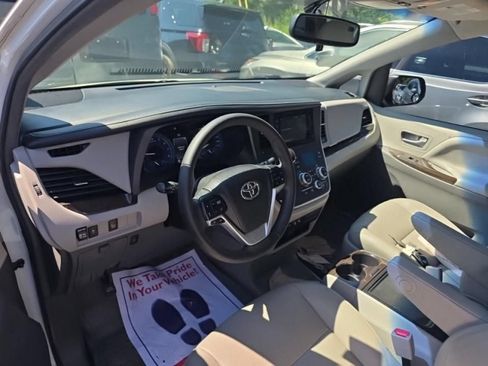 Used 2017 Toyota Sienna XLE AWD/4WD image 11