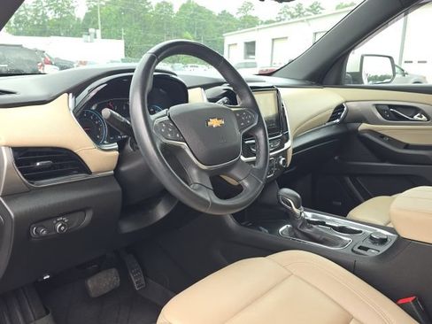 Used 2023 Chevrolet Traverse LT w/ LT Premium Package FWD image 24