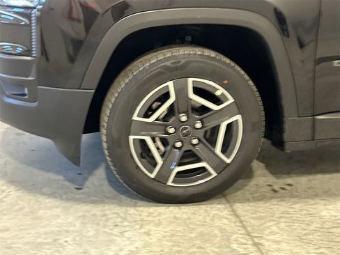 New 2026 Jeep Cherokee Laredo image 11