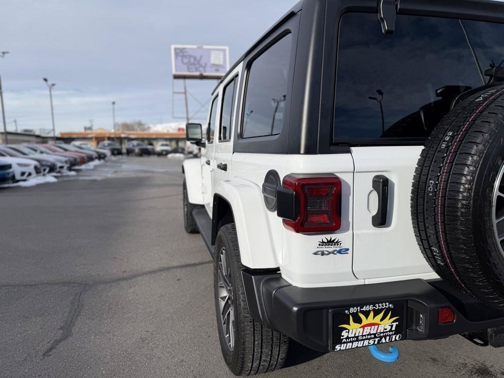 Used 2023 Jeep Wrangler Unlimited Sahara w/ Cold Weather Group AWD/4WD image 12