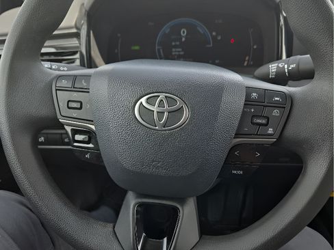 Used 2025 Toyota Camry LE FWD image 18