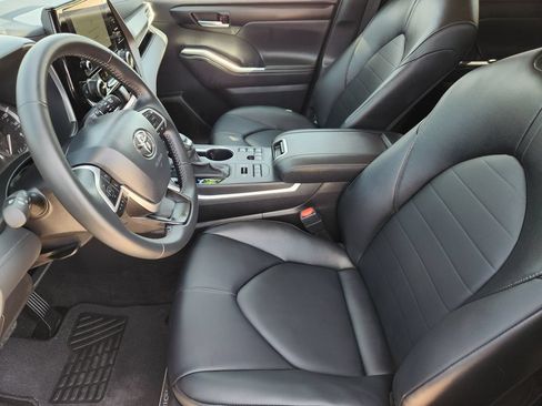 Certified 2026 Toyota Highlander XLE AWD/4WD image 14