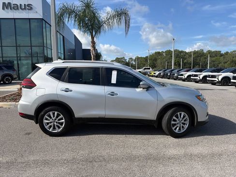 Used 2018 Nissan Rogue SV w/ Premium Package FWD image 8