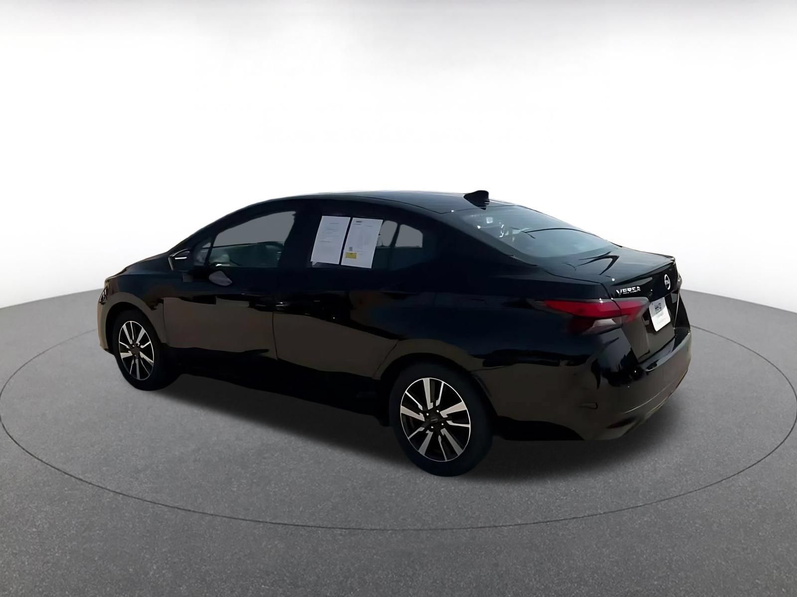 Used 2025 Nissan Versa SV FWD image 9