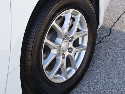 New 2027 Chrysler Pacifica Select FWD image 40