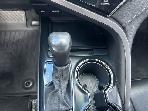 Certified 2020 Toyota Camry SE image 15
