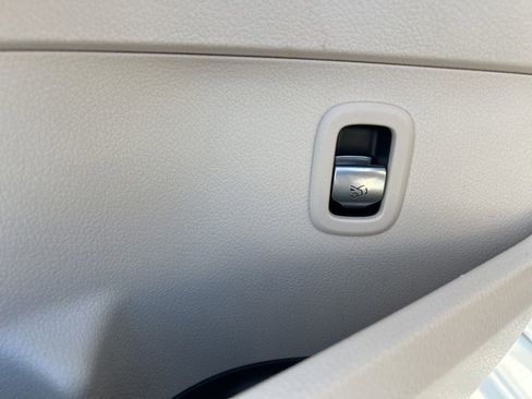 Used 2025 Mercedes-Benz C 300 Sedan image 35