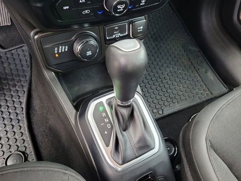 Used 2023 Jeep Renegade Latitude image 24