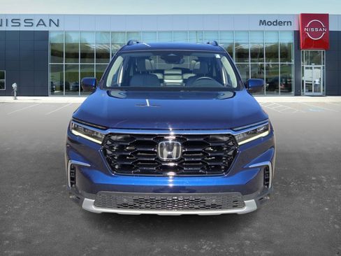 Used 2025 Honda Pilot Touring image 2